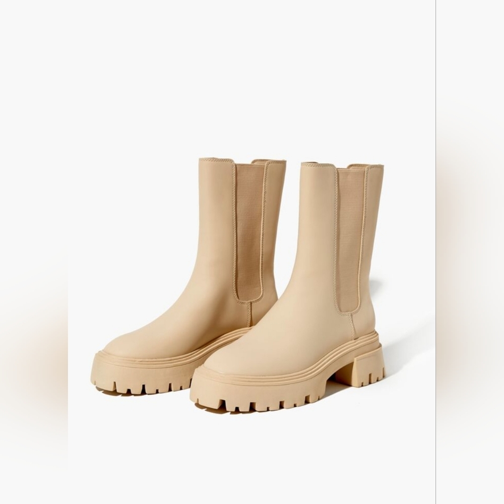 NWT Forever 21 Faux Leather Chelsea Boots
